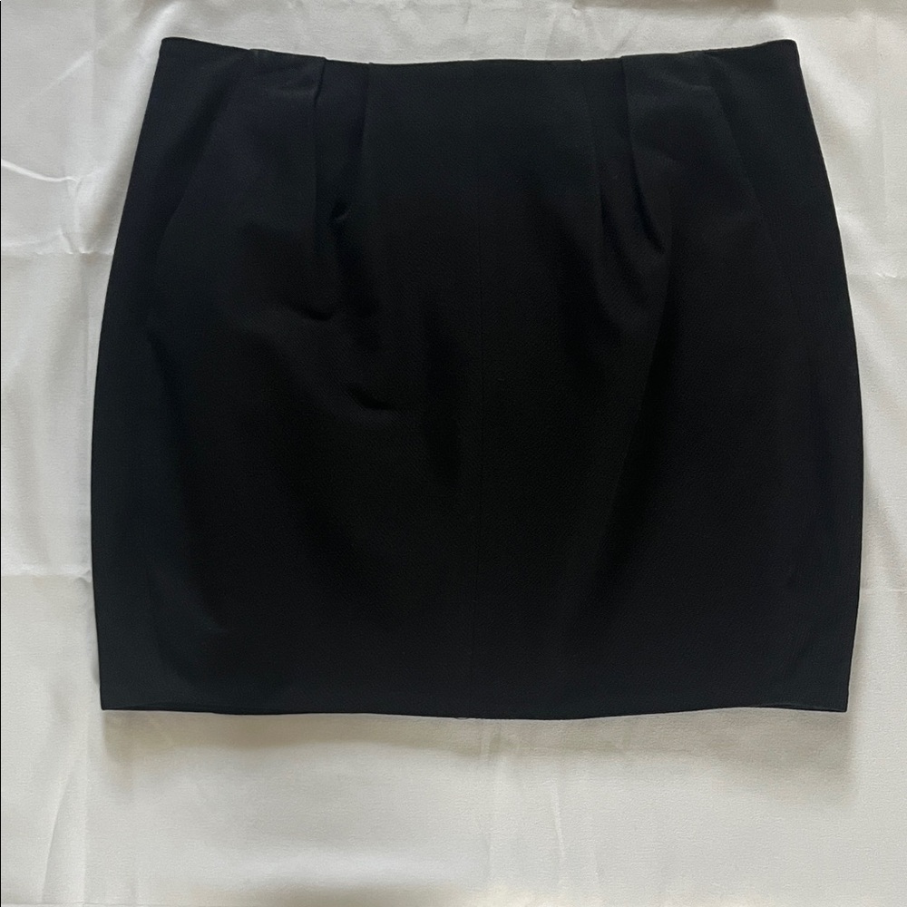 Helmut Lang black Woven mini skirt
Size 6